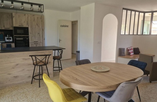 Sauveterre House | 10 minutes from Avignon! Very quiet country house with a small swimming pool