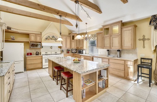 Marion House | 10 Minutes from Downtown Memphis - Southern Luxury in this Spacious Home