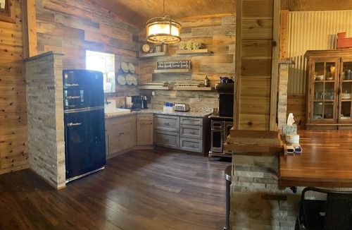 Bryan House | 10 minutes from TAMU campus quiet and cozy get away!