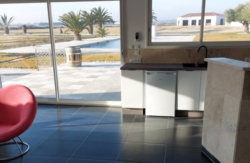 Aimargues Apartment | 10 minutes from the sea and close to shops rent T2