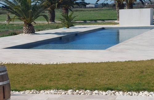 Aimargues Apartment | 10 minutes from the sea and close to shops rent T2