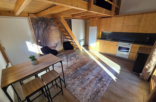 Saint-Pierre-de-Clages Apartment | 10 minutes from Verbier