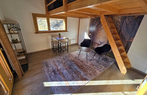 Saint-Pierre-de-Clages Apartment | 10 minutes from Verbier