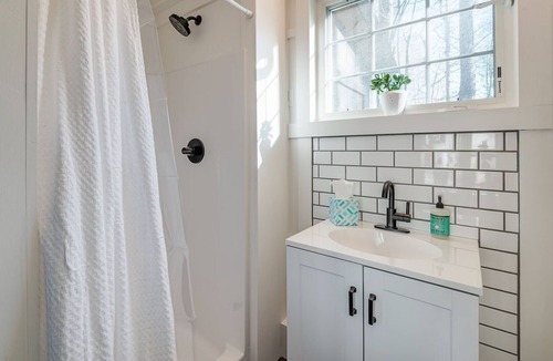 Fairview House | 10 minutes to Asheville, Biltmore Estate, hike and bike trails