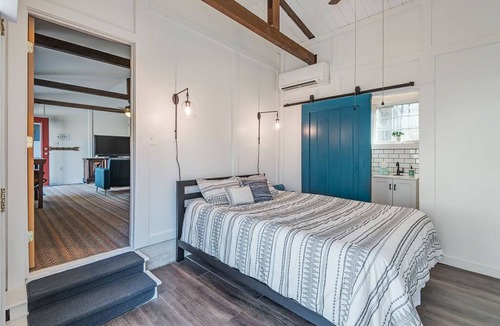 Fairview House | 10 minutes to Asheville, Biltmore Estate, hike and bike trails