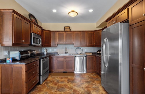 Mill River East Apartment | 10 minutes to golf and family fun at Mill River, family friendly guesthouse