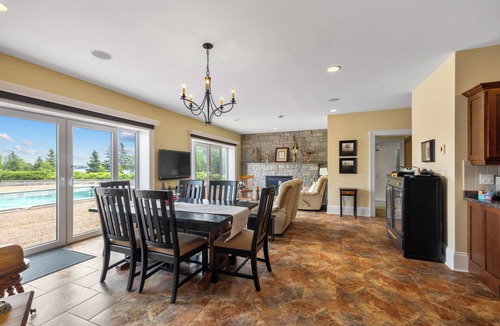 Mill River East Apartment | 10 minutes to golf and family fun at Mill River, family friendly guesthouse