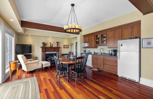 Mill River East Apartment | 10 minutes to golf and family fun at Mill River, family friendly guesthouse