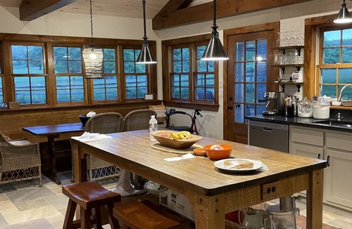 Chilmark House | 10 minutes walk to Lucy Vincent Beach