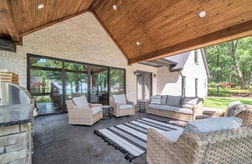 Afton House | 10% off 3 night stay! New! Beautiful Luxurious Lakeside Property!