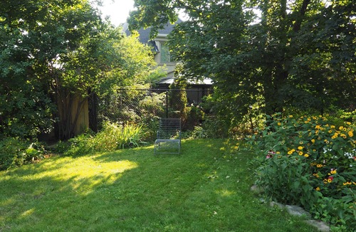 Barrie Apartment | 10% Off Flash Sale! Luxury Garden Suite: Soaker Tub, Backyard & Off St Parking!
