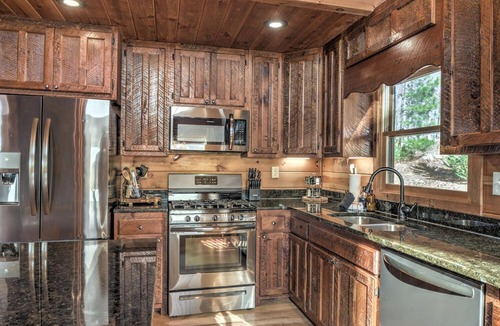 Morganton Cabin | 10% Off Member Deal 10 min>Blue Ridge Mtn Views Hot Tub Firepit Game Room Pond
