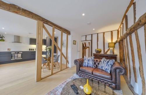 St Albans Apartment | 10% OFF Weekly Special Couples Leisure Sleeps 2