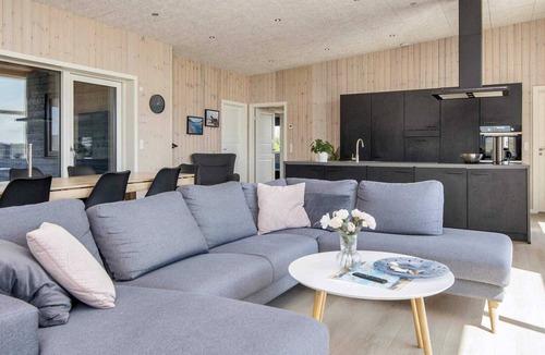 Bjerregard Strand House | 10 person holiday home in Hvide Sande