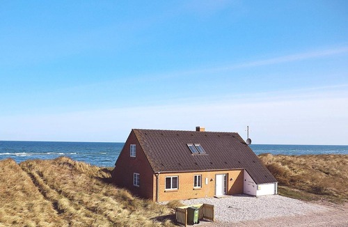 Lild Strand House | 10 person holiday home in Frøstrup