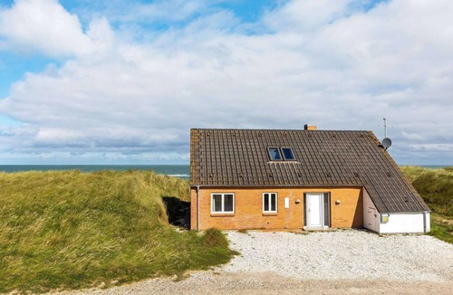 Lild Strand House | 10 person holiday home in Frøstrup