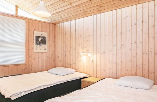 Hvalpsund House | 10 person holiday home in Farsø