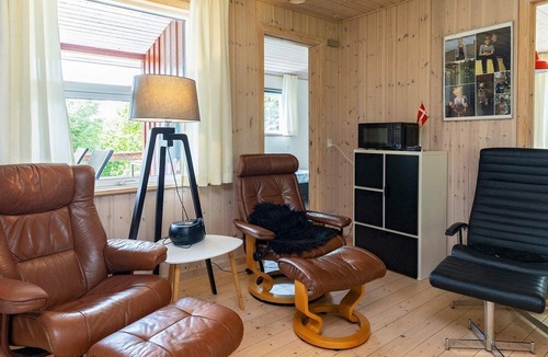 Hvalpsund House | 10 person holiday home in Farsø