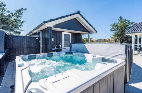 Henne Strand House | 10 person holiday home in Henne