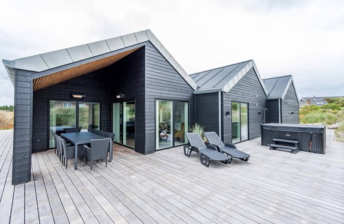 Henne Strand House | 10 person holiday home in Henne