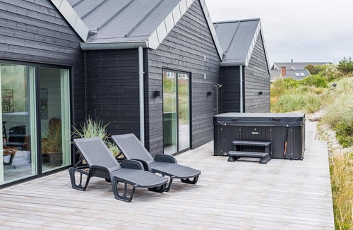 Henne Strand House | 10 person holiday home in Henne