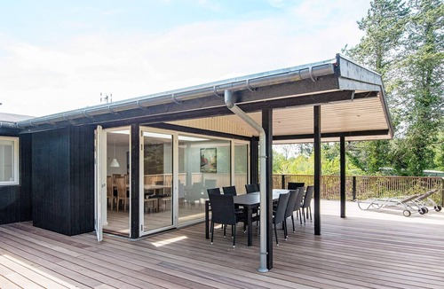 Skødshoved Strand House | 10 person holiday home in Knebel