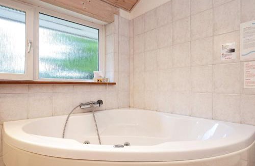 Lodbjerg Hede House | 10 person holiday home in Ringk bing