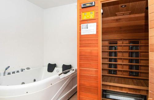 Bønnerup Strand House | 10 person holiday home in Glesborg
