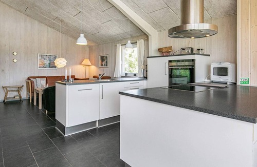 Hou House | 10 person holiday home in Hals