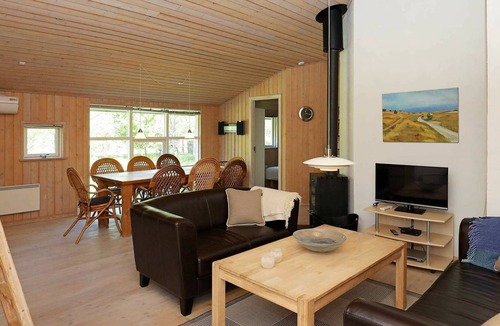 Bratten Strand House | 10 person holiday home in Jerup