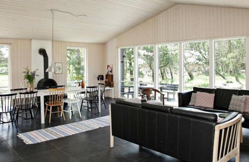 Mosevra House | 10 person holiday home in Oksb l