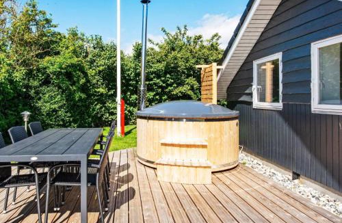 Pøt Strandby House | 10 person holiday home in Juelsminde-By Traum