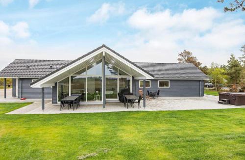 Rømø Kirkeby House | 10 person holiday home in R m