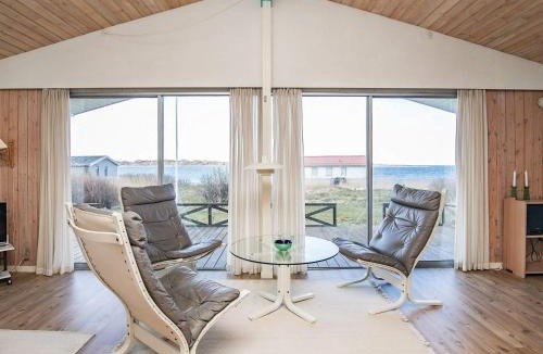Hvalpsund House | 10 person holiday home in Farsø-By Traum