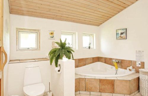Bratten Strand House | 10 person holiday home in Jerup