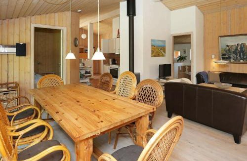 Bratten Strand House | 10 person holiday home in Jerup