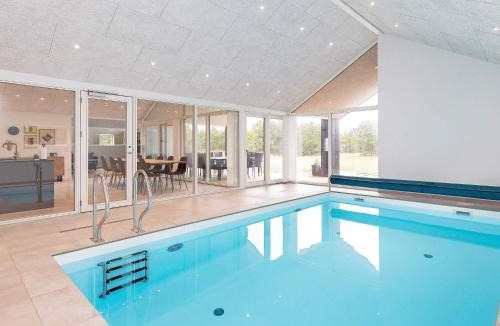 Bratten Strand House | 10 person holiday home in Jerup-By Traum