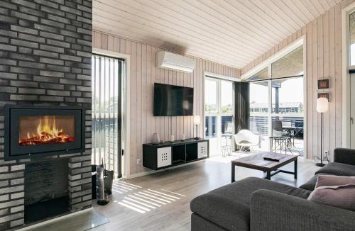 Nørre Lyngby House | 10 person holiday home in L kken