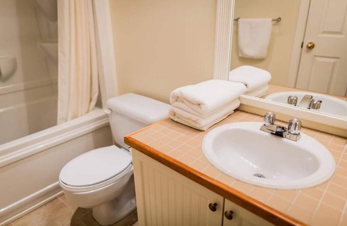 Humber Valley Ski Chalet | 10 River Grove - Humber Valley Resort