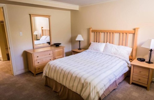 Humber Valley Ski Chalet | 10 River Grove - Humber Valley Resort