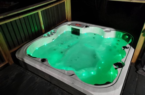Saint-Vincent-de-Durfort Ski Chalet | 10-seater chalet with private spa.