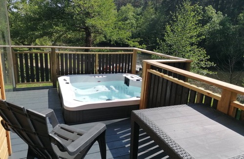 Saint-Vincent-de-Durfort Ski Chalet | 10-seater chalet with private spa.