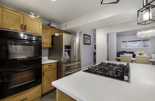 Garland House | 10 Sleeper | Pool Access, AC,