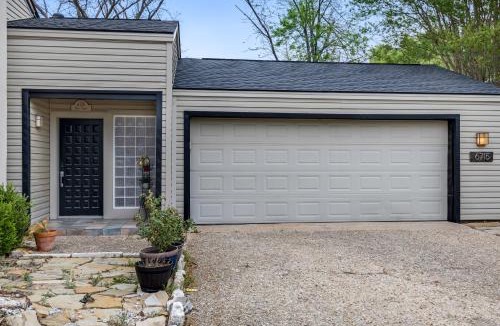 Garland House | 10 Sleeper, Pool and Lake Access, AC, BBQ Area