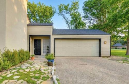 Garland House | 10 Sleeper, Pool and Lake Access, AC, BBQ Area