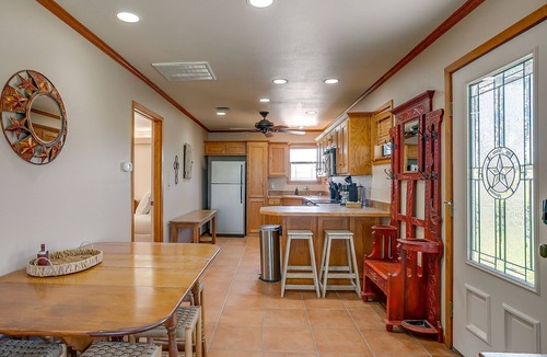 Morgan Mill Cottage | 10 Star Ranch Cottage · Fishing Lake · Sleeps 6
