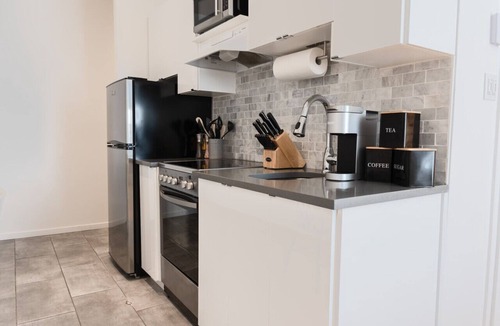Plateau Mont Royal Apartment | #10 - Studio/Plateau/St-Denis/SelfCheck-In/AC/TV