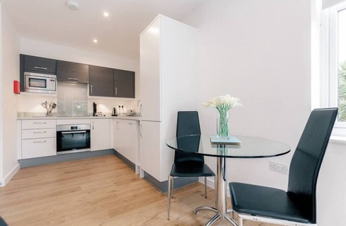 Leatherhead Apartment | 10 Swan House -1 bedroom apartment