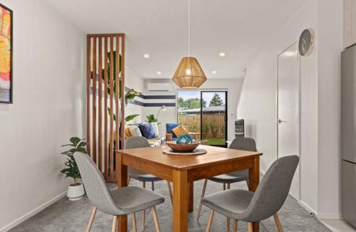 Henderson House | 10 Te Kanawa Haven