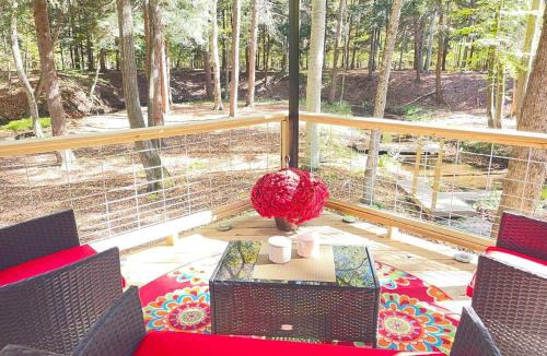 Hesperia House | 100-Acre Luxury, Dog-Friendly, Sleeps 10